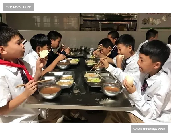 网友力挺初中男孩“糟蹋午饭”:现代教育问题值得深思!(初中生渣男) 网友力挺初中男孩“糟蹋午饭”:现代教育问题值得深思!(初中生渣男)
